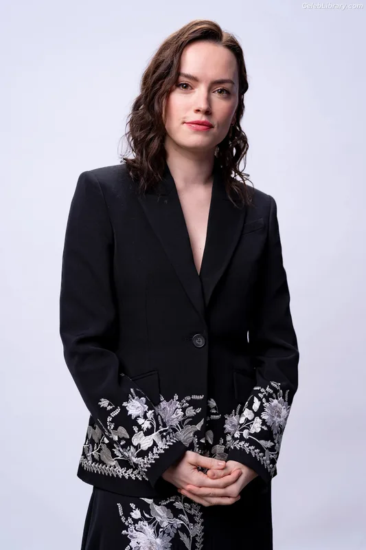 Daisy Ridley photo 9 of 1214