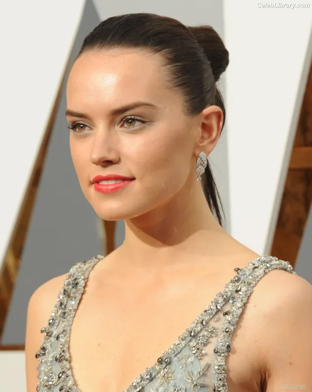 Daisy Ridley photo 10 of 1214