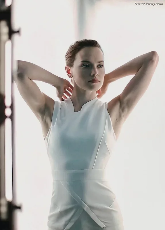 Daisy Ridley photo 13 of 1214