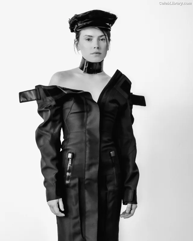 Daisy Ridley photo 17 of 1214