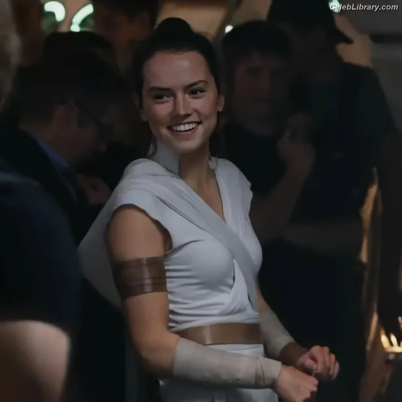 Daisy Ridley photo 21 of 1214