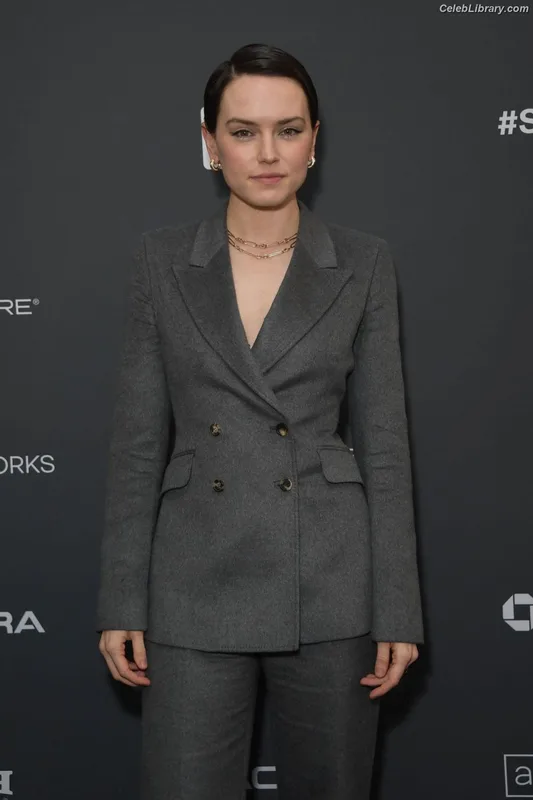 Daisy Ridley photo 3 of 1214