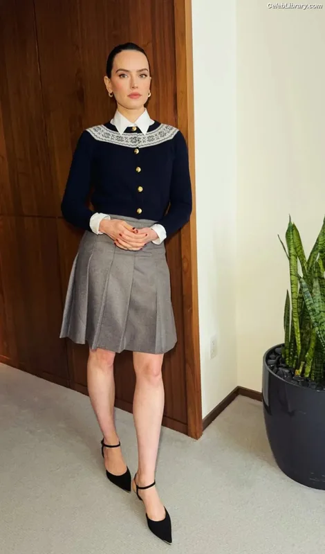 Daisy Ridley photo 5 of 1214