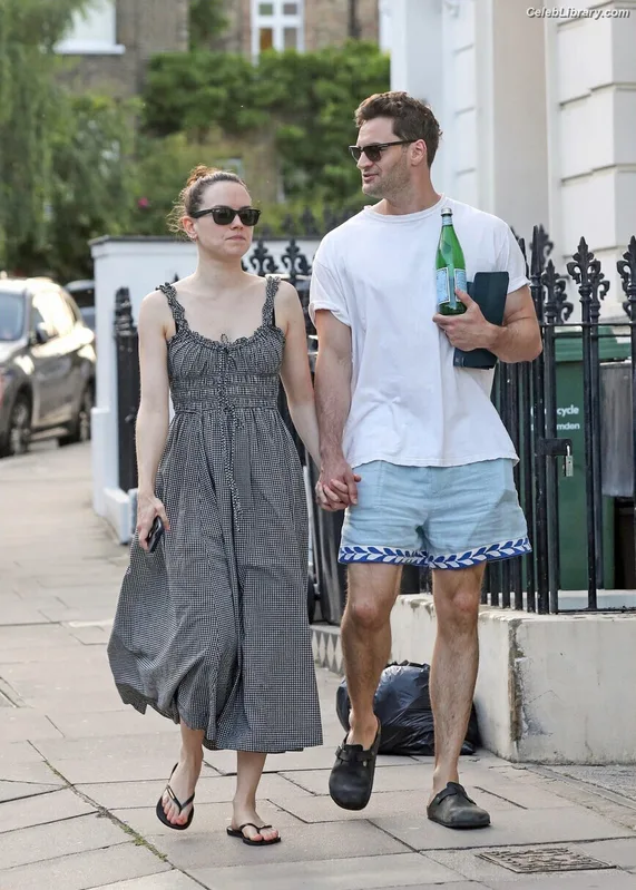 Daisy Ridley photo 12 of 1214
