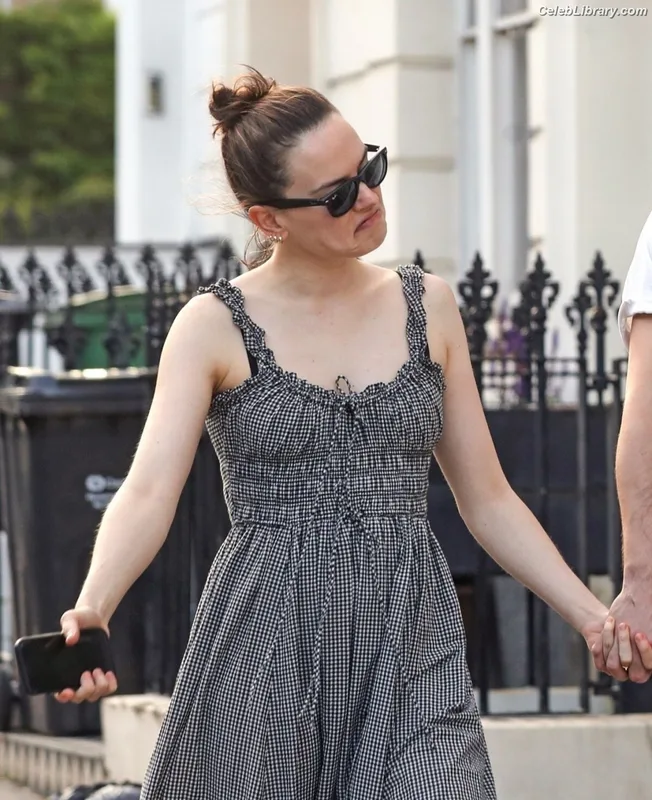 Daisy Ridley photo 16 of 1214