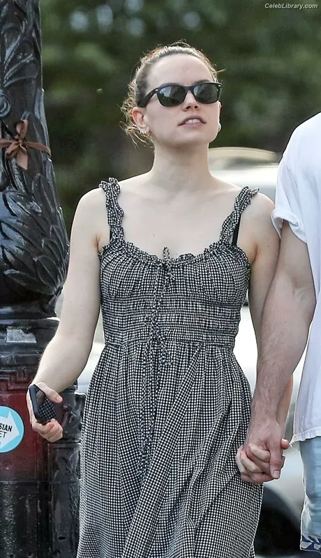 Daisy Ridley photo 19 of 1214