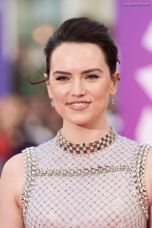 Daisy Ridley photo 2 of 1214