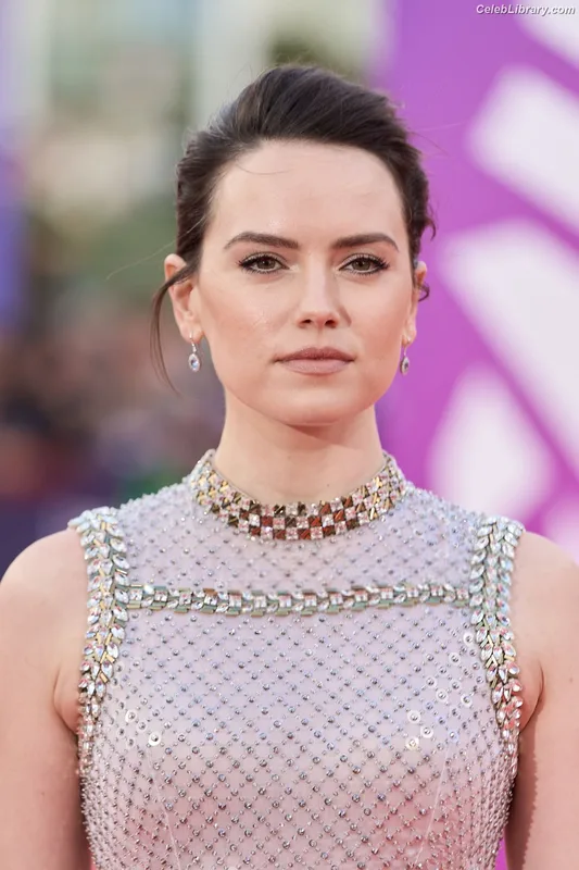 Daisy Ridley photo 5 of 1214