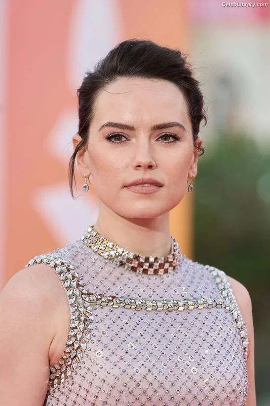 Daisy Ridley photo 7 of 1214