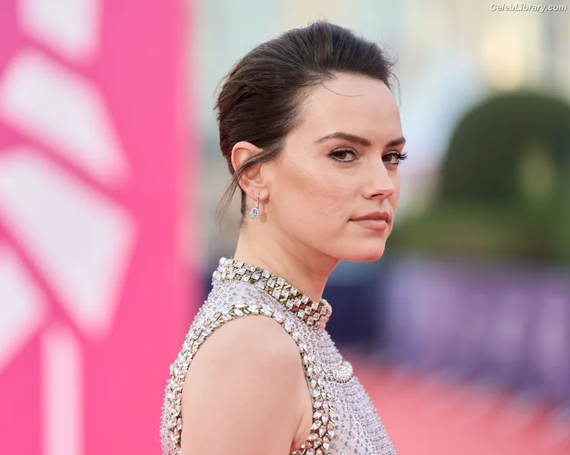 Daisy Ridley photo 8 of 1214