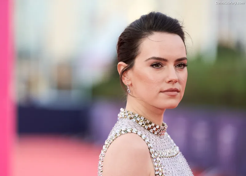 Daisy Ridley photo 16 of 1214