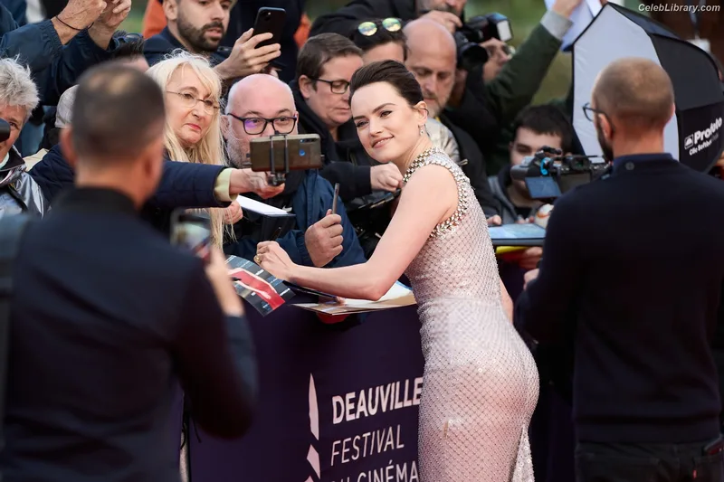 Daisy Ridley photo 18 of 1214