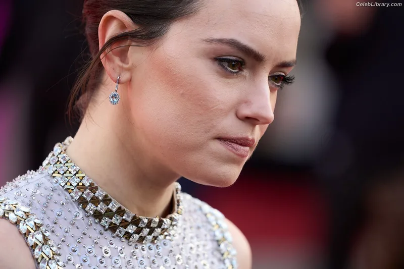 Daisy Ridley photo 21 of 1214