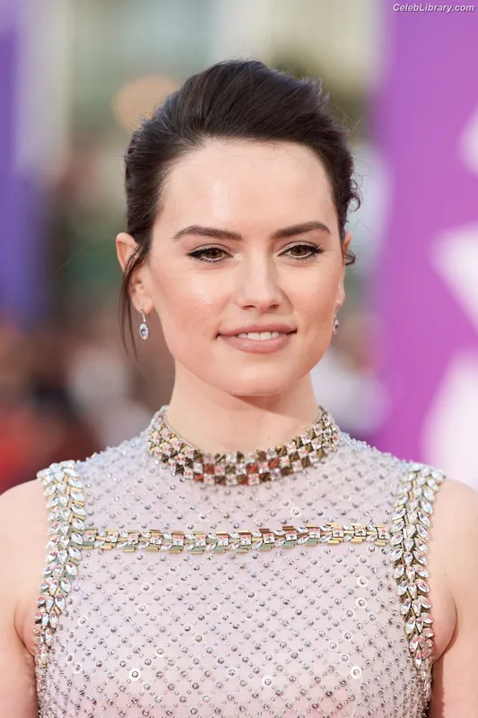 Daisy Ridley photo 22 of 1214
