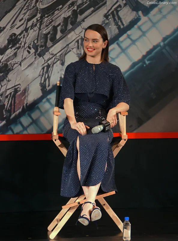 Daisy Ridley photo 9 of 1214