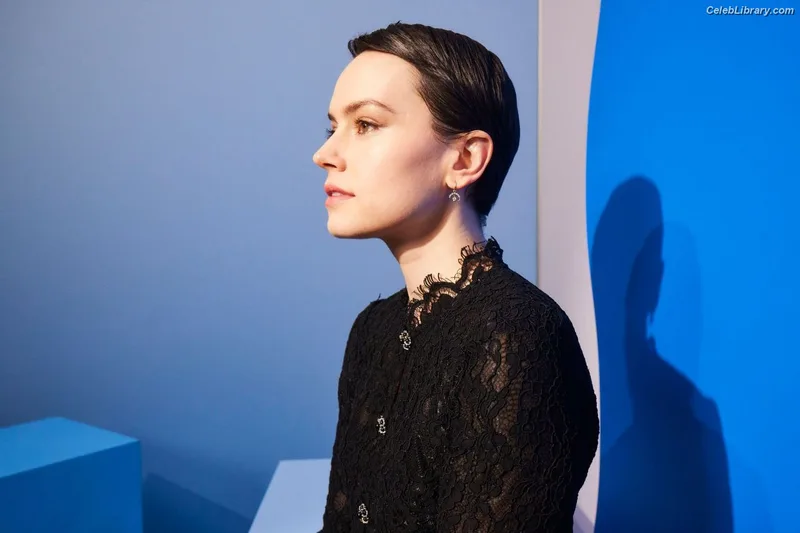 Daisy Ridley photo 21 of 1214