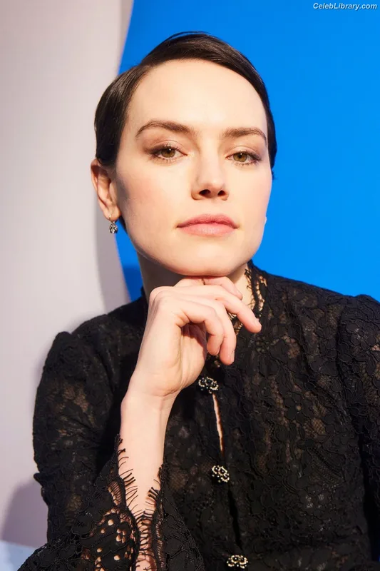 Daisy Ridley photo 22 of 1214