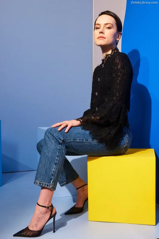 Daisy Ridley photo 23 of 1214