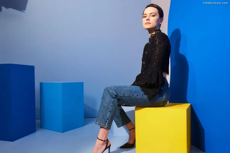 Daisy Ridley photo 24 of 1214