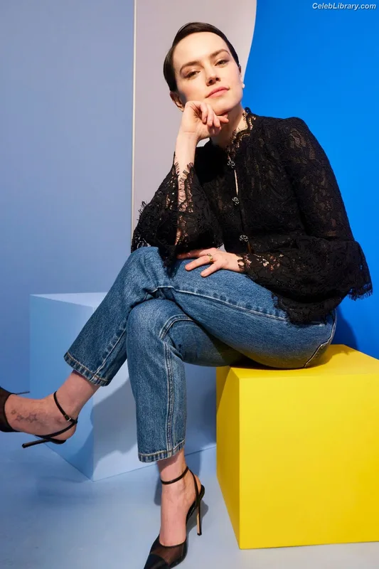 Daisy Ridley photo 1 of 1214