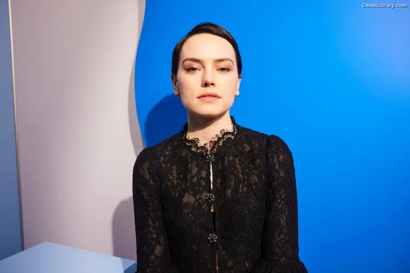Daisy Ridley photo 2 of 1214