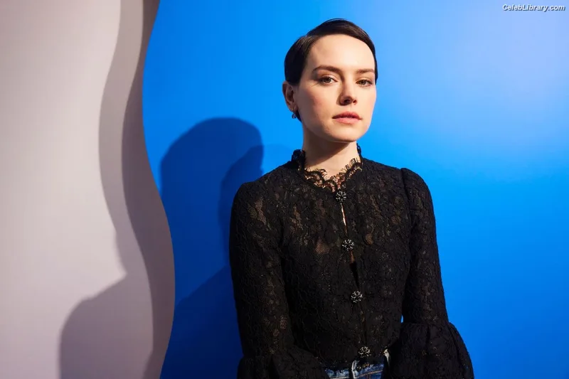 Daisy Ridley photo 3 of 1214