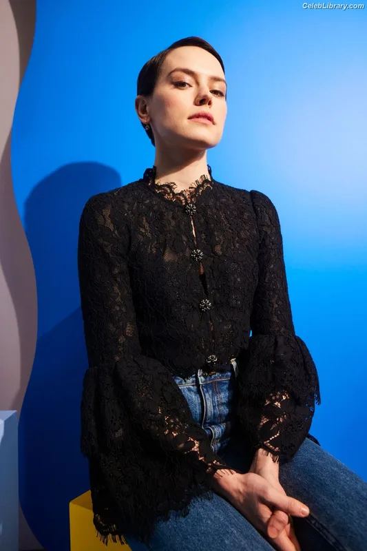 Daisy Ridley photo 4 of 1214