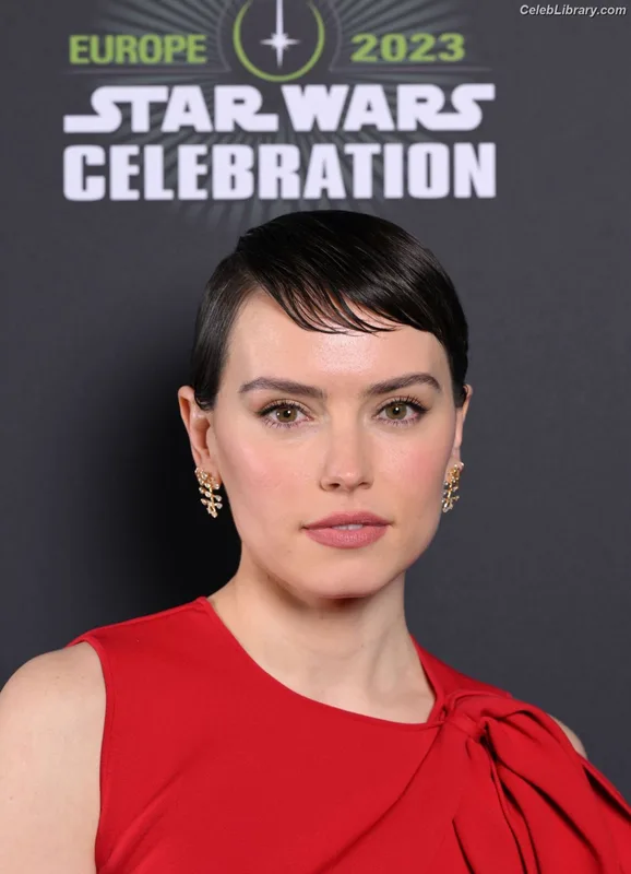 Daisy Ridley photo 8 of 1214