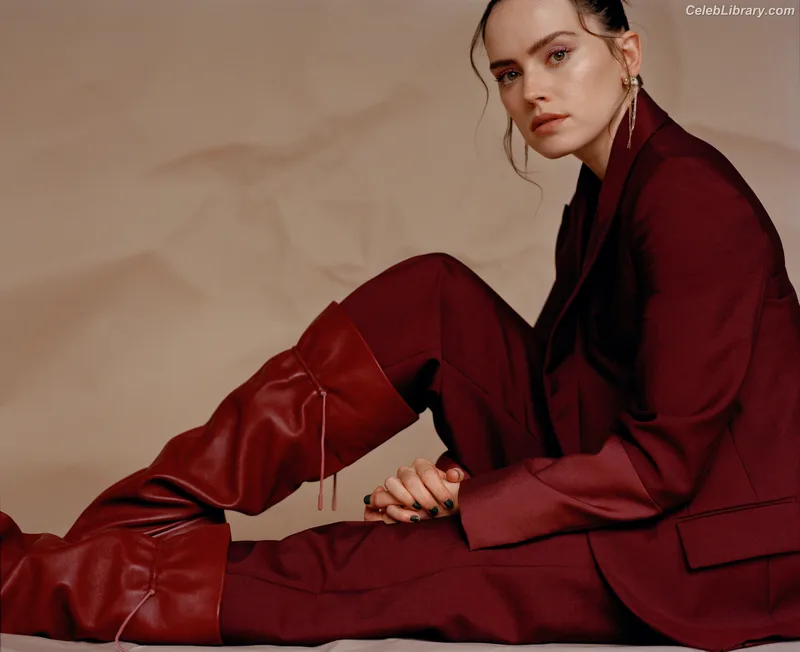 Daisy Ridley photo 2 of 1214