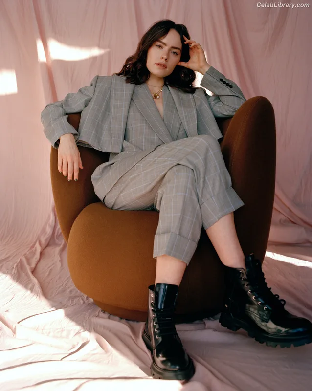 Daisy Ridley photo 3 of 1214