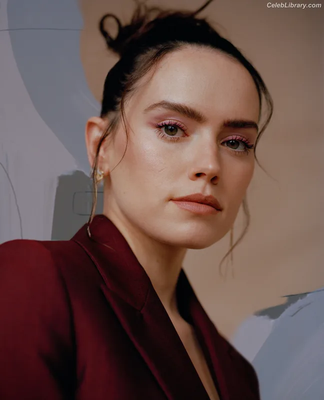 Daisy Ridley photo 5 of 1214