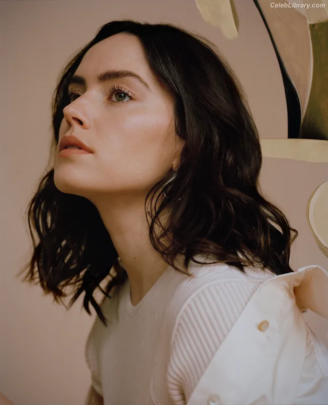 Daisy Ridley photo 7 of 1214