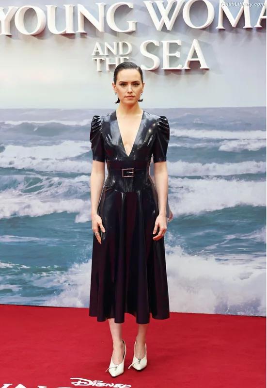 Daisy Ridley photo 15 of 1214