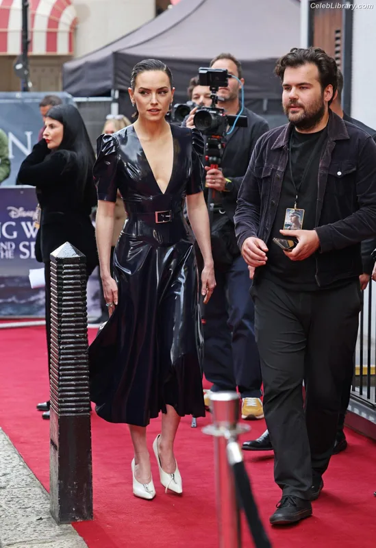 Daisy Ridley photo 16 of 1214