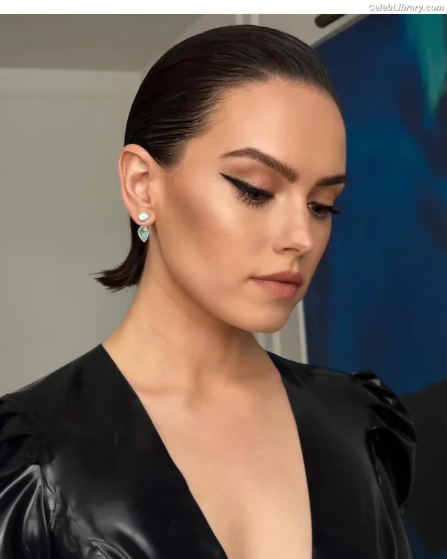 Daisy Ridley photo 3 of 1214