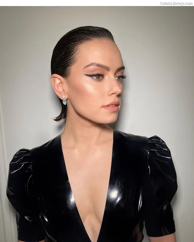 Daisy Ridley photo 4 of 1214