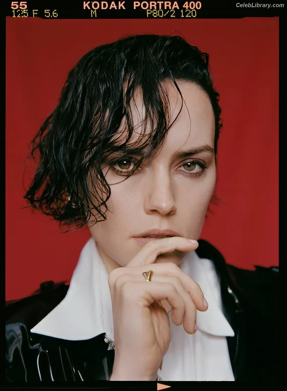 Daisy Ridley photo 7 of 1214