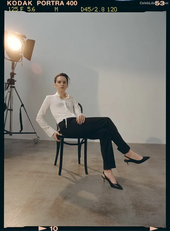 Daisy Ridley photo 10 of 1214