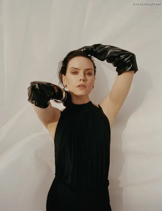Daisy Ridley photo 12 of 1214