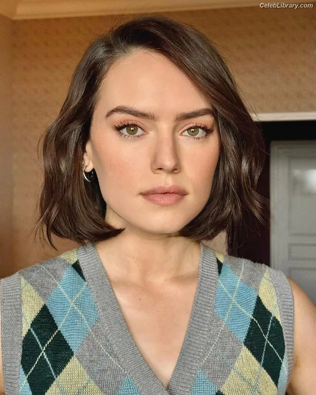 Daisy Ridley photo 15 of 1214