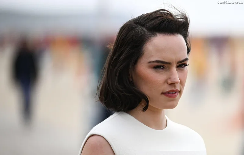 Daisy Ridley photo 19 of 1214