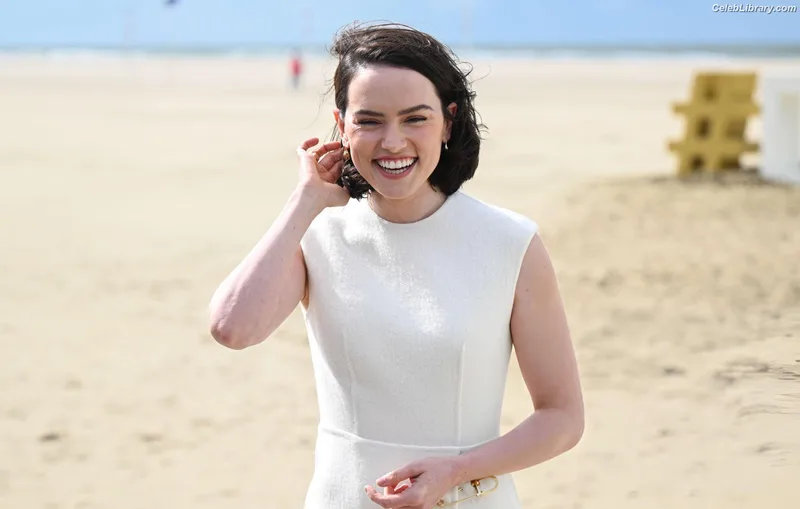 Daisy Ridley photo 22 of 1214