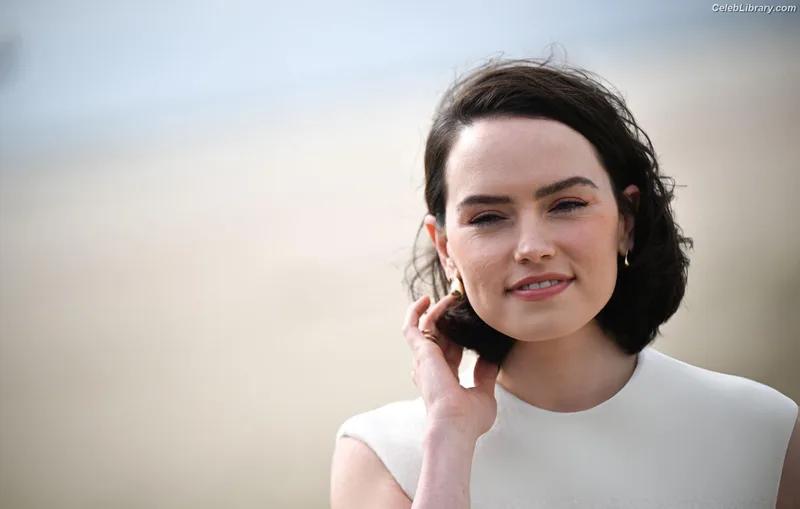 Daisy Ridley photo 23 of 1214