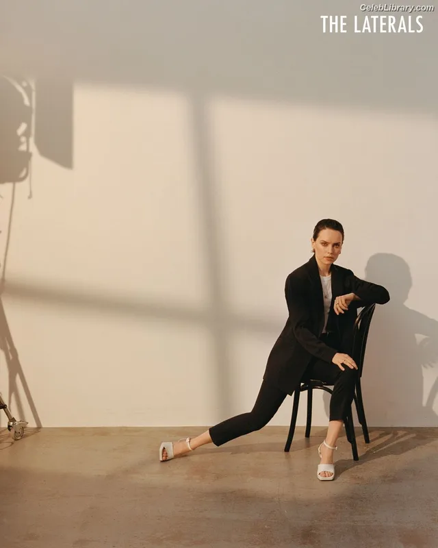 Daisy Ridley photo 1 of 1214
