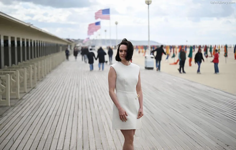 Daisy Ridley photo 3 of 1214