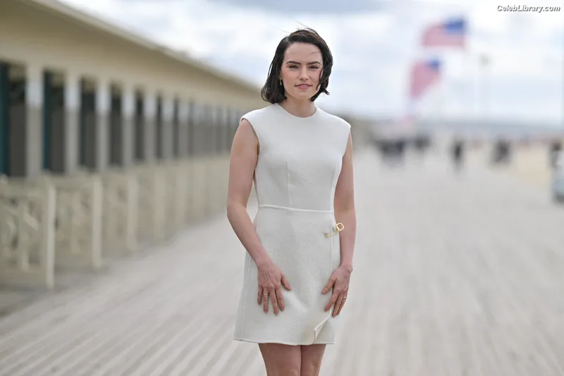 Daisy Ridley photo 4 of 1214