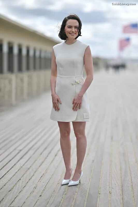 Daisy Ridley photo 5 of 1214
