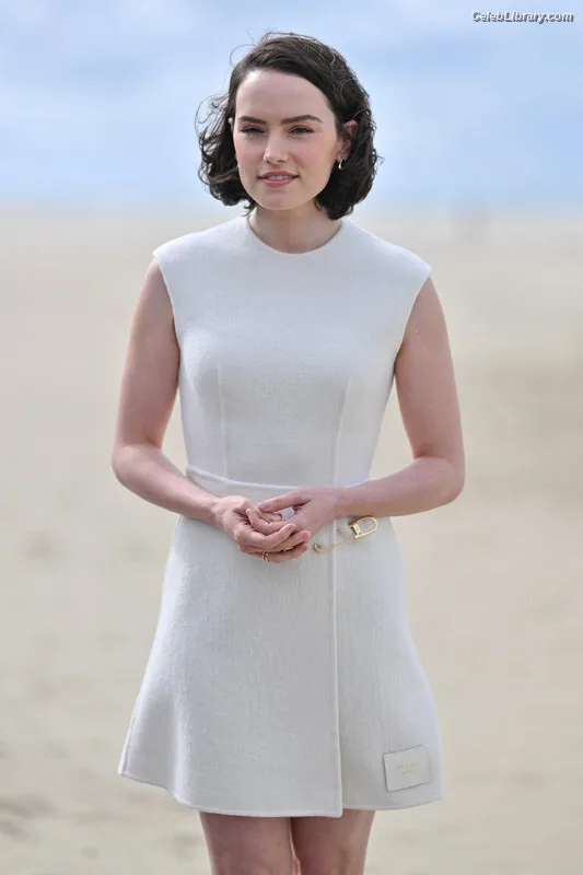 Daisy Ridley photo 7 of 1214