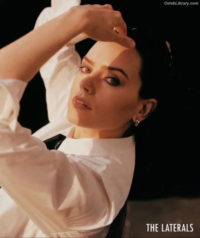 Daisy Ridley photo 10 of 1214