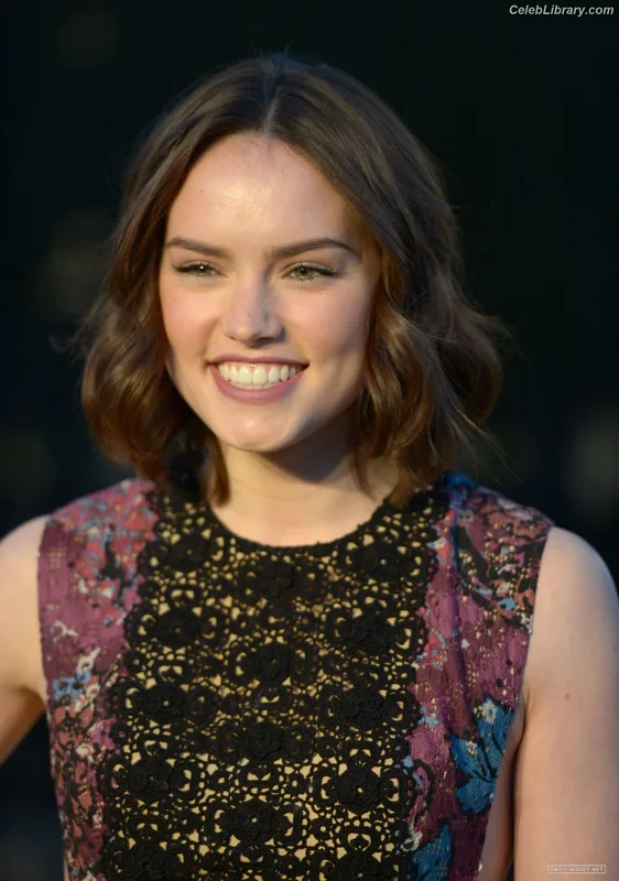 Daisy Ridley photo 16 of 1214